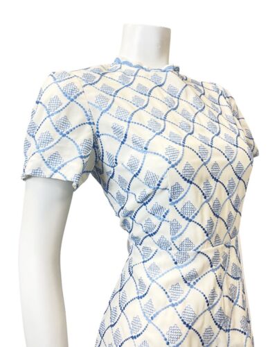 VINTAGE 60s 70s WHITE BLUE GEOMETRIC EMBROIDERED MOD SWING TEA DRESS 12