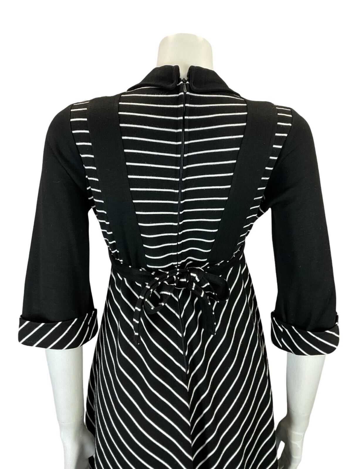 VTG 60S 70S BLACK WHITE STRIPE EMPIRE TIE WAIST OPEN WING COLLAR MIDI DRESS 10