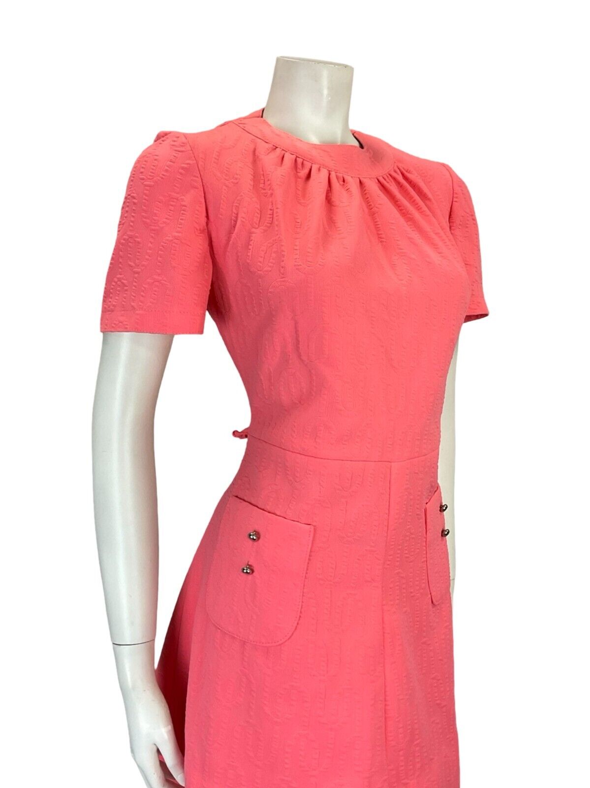VTG 60S BRIGHT PINK MOD SCOOTER GEOMETRIC EMBOSSED MINI DRESS W/ POCKETS 8 10 S