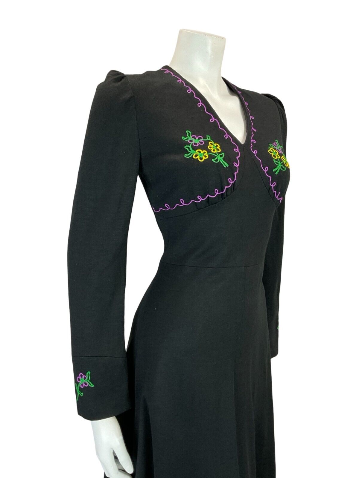 VTG 60S 70S EMBROIDERED BLACK PURPLE GREEN YELLOW FLORAL PLUNGING MIDI DRESS 8