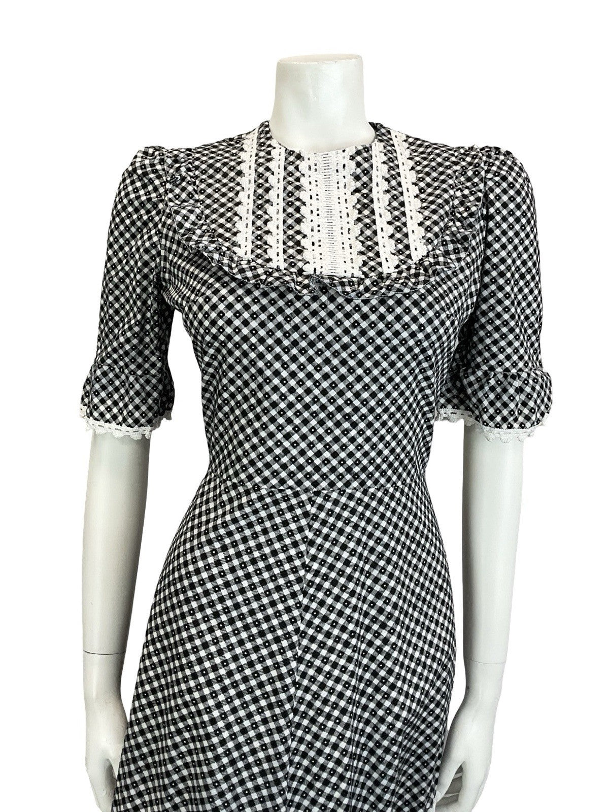VTG 70S BLACK WHITE GINGHAM PRAIRIE COTTAGE RUFFLE CROCHET 1/2 SLEEVE DRESS 8