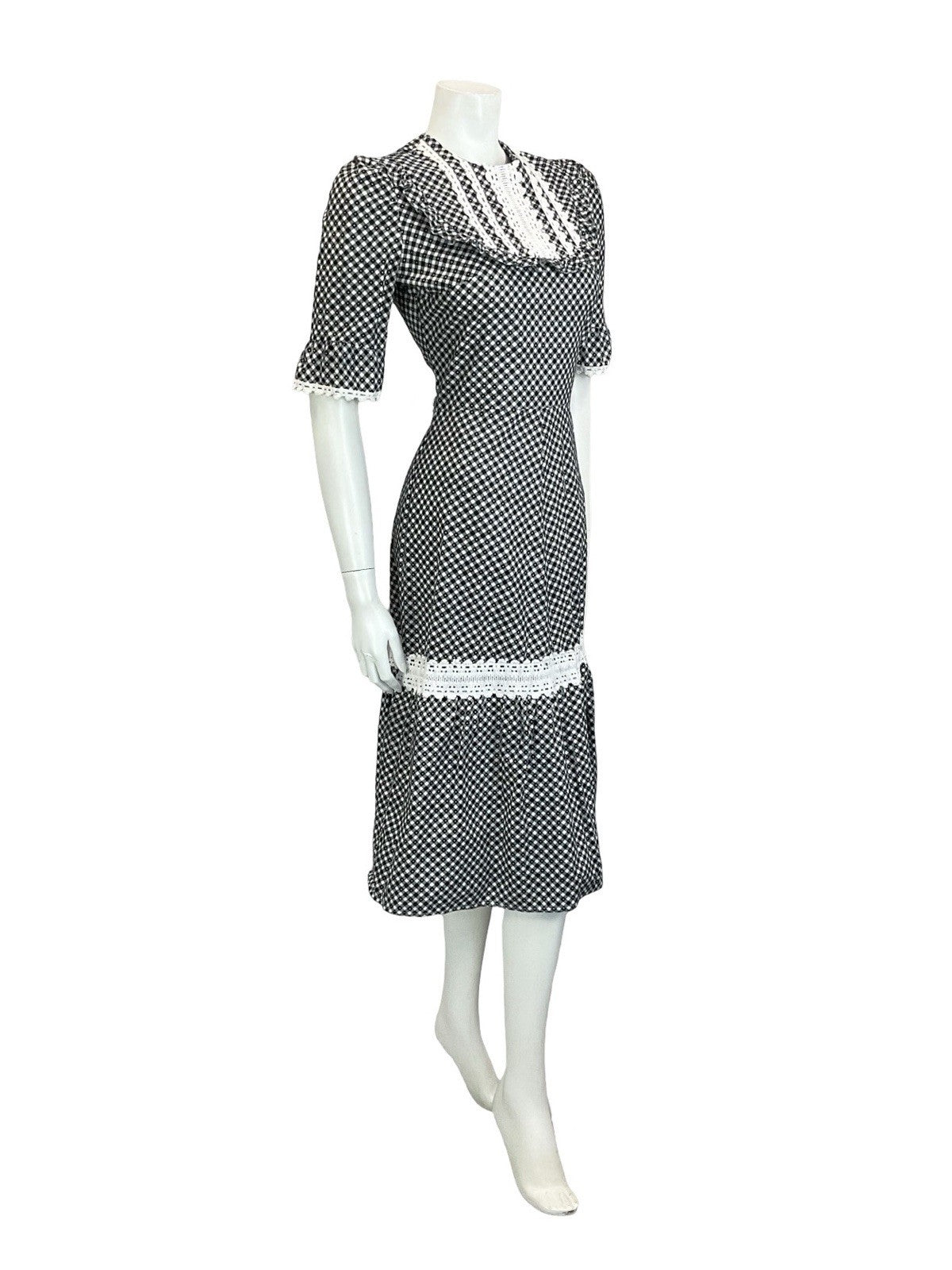 VTG 70S BLACK WHITE GINGHAM PRAIRIE COTTAGE RUFFLE CROCHET 1/2 SLEEVE DRESS 8