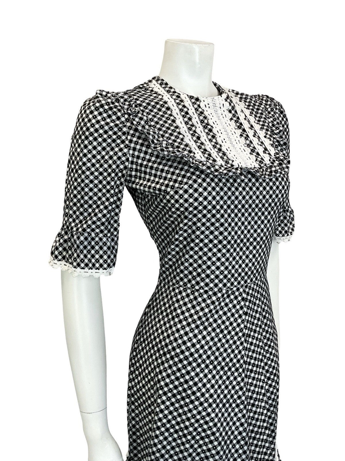 VTG 70S BLACK WHITE GINGHAM PRAIRIE COTTAGE RUFFLE CROCHET 1/2 SLEEVE DRESS 8