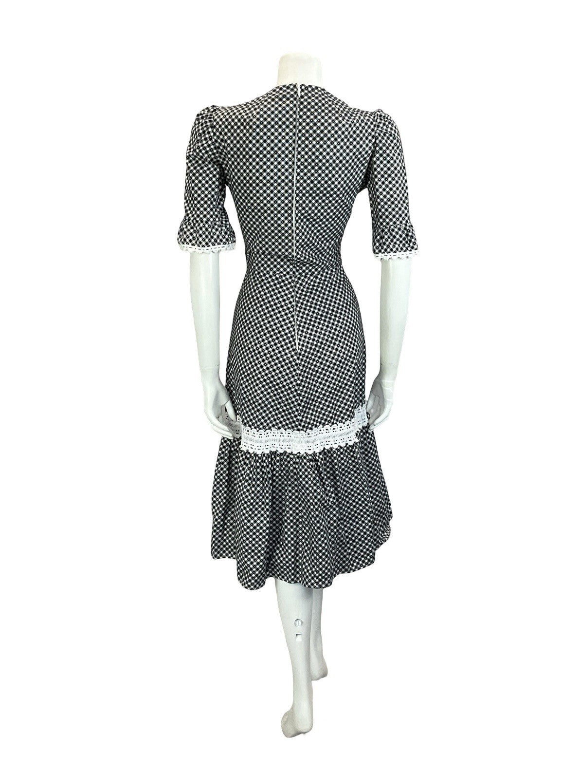 VTG 70S BLACK WHITE GINGHAM PRAIRIE COTTAGE RUFFLE CROCHET 1/2 SLEEVE DRESS 8