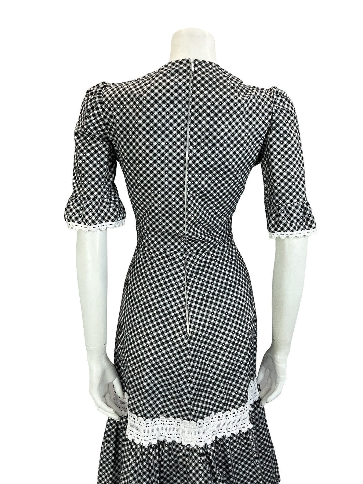 VTG 70S BLACK WHITE GINGHAM PRAIRIE COTTAGE RUFFLE CROCHET 1/2 SLEEVE DRESS 8