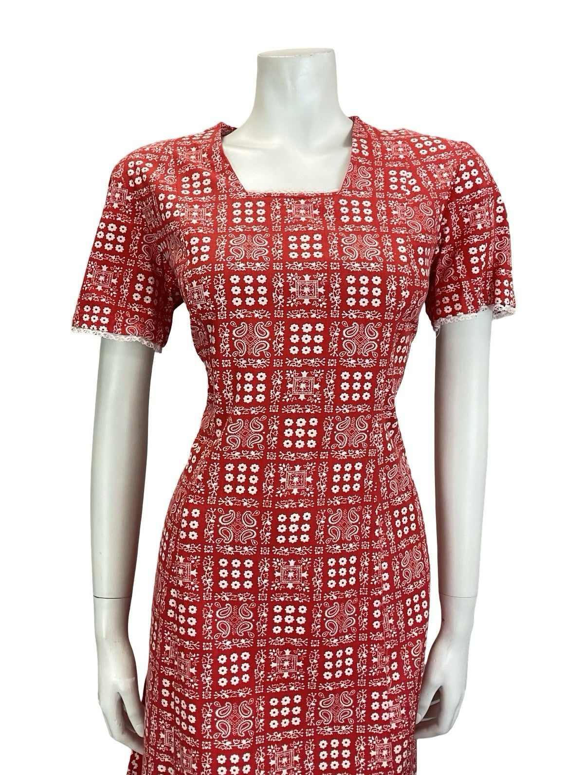 VTG 60S 70S RED WHITE TILED PAISLEY FLORAL COTTAGE PRAIRIE LACE DRESS 14 16
