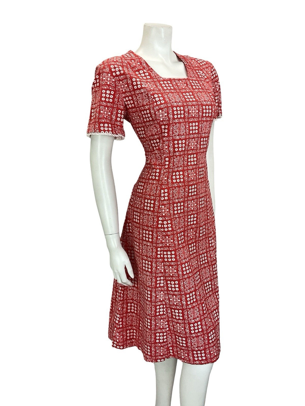 VTG 60S 70S RED WHITE TILED PAISLEY FLORAL COTTAGE PRAIRIE LACE DRESS 14 16