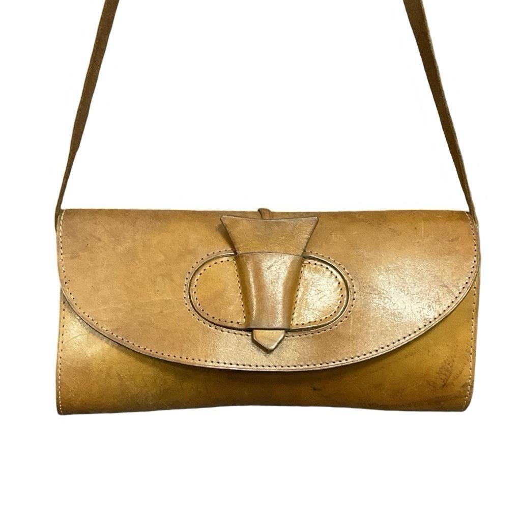 VTG 60S 70S TAN BROWN LEATHER GEOMETRIC GOGO SLIDE CLASP BAGUETTE SHOULDER BAG