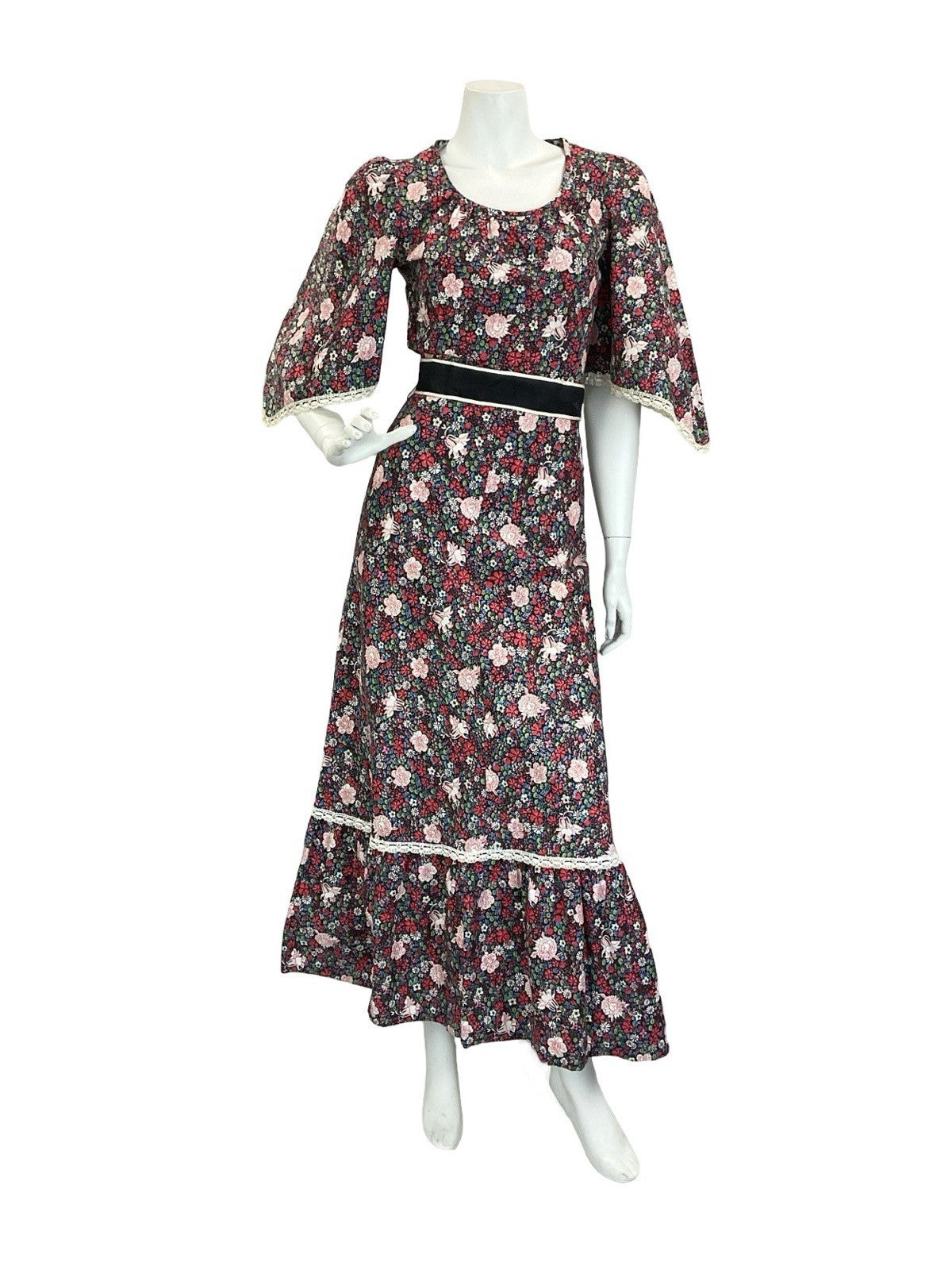 VTG 60S 70S BLACK RED BLUE WHITE FLORAL COTTAGE HANDKERCHIEF RUFFLE DRESS 4 6