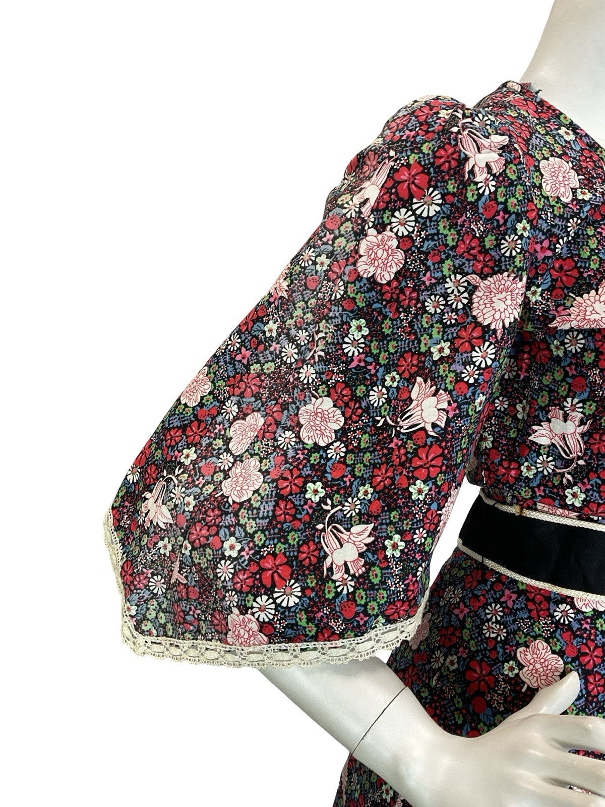 VTG 60S 70S BLACK RED BLUE WHITE FLORAL COTTAGE HANDKERCHIEF RUFFLE DRESS 4 6