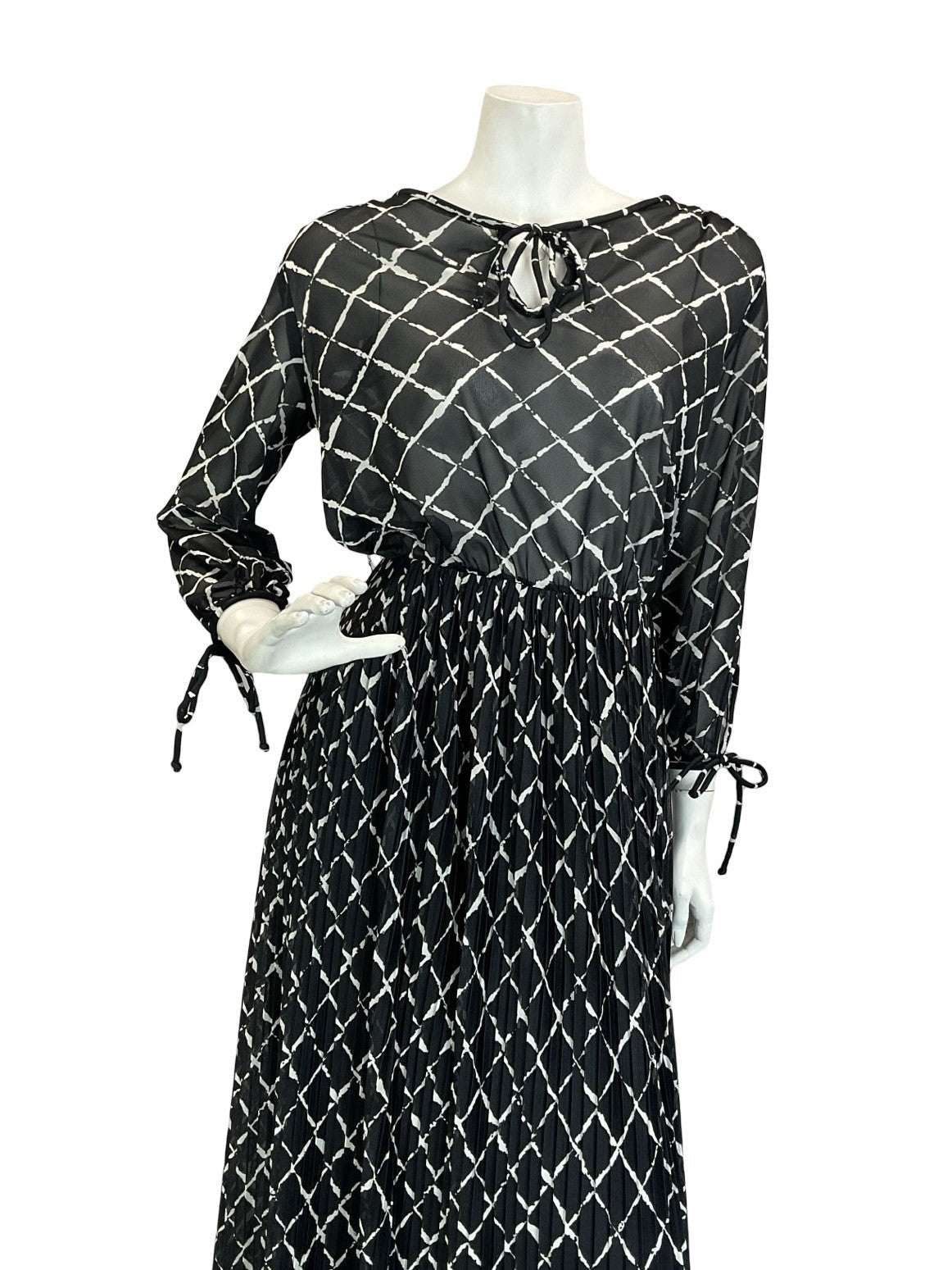 VTG 70S BLACK WHITE GEOMETRIC GRID BLOUSON KEYHOLE PLEATED MAXI DRESS 8