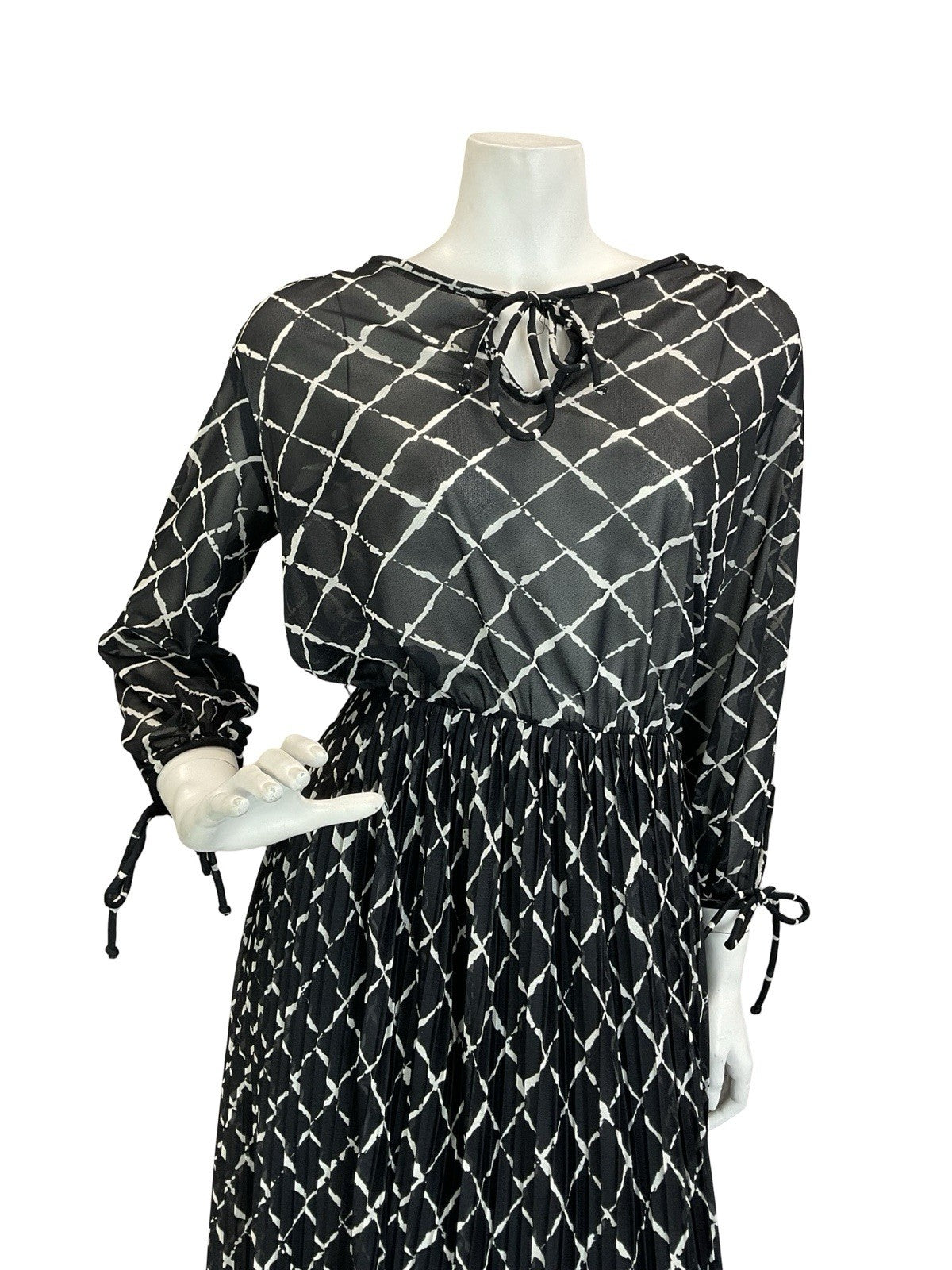 VTG 70S BLACK WHITE GEOMETRIC GRID BLOUSON KEYHOLE PLEATED MAXI DRESS 8