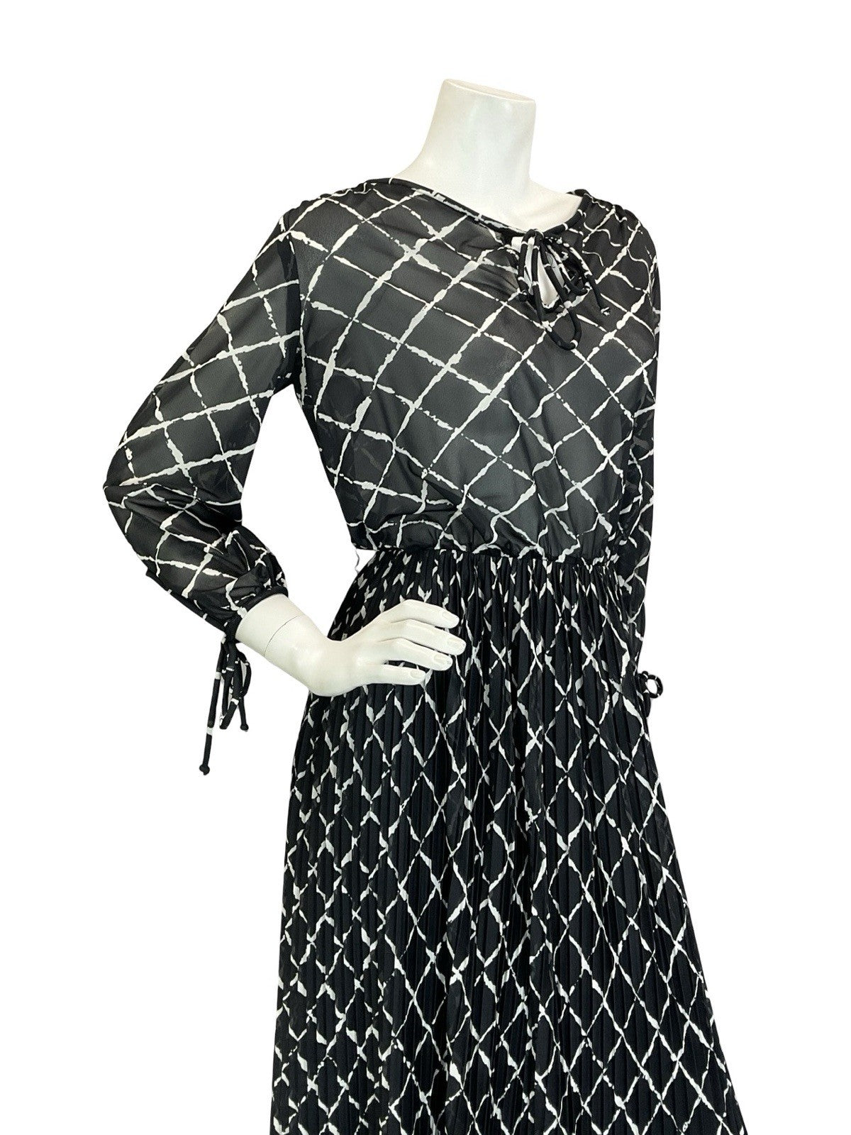VTG 70S BLACK WHITE GEOMETRIC GRID BLOUSON KEYHOLE PLEATED MAXI DRESS 8