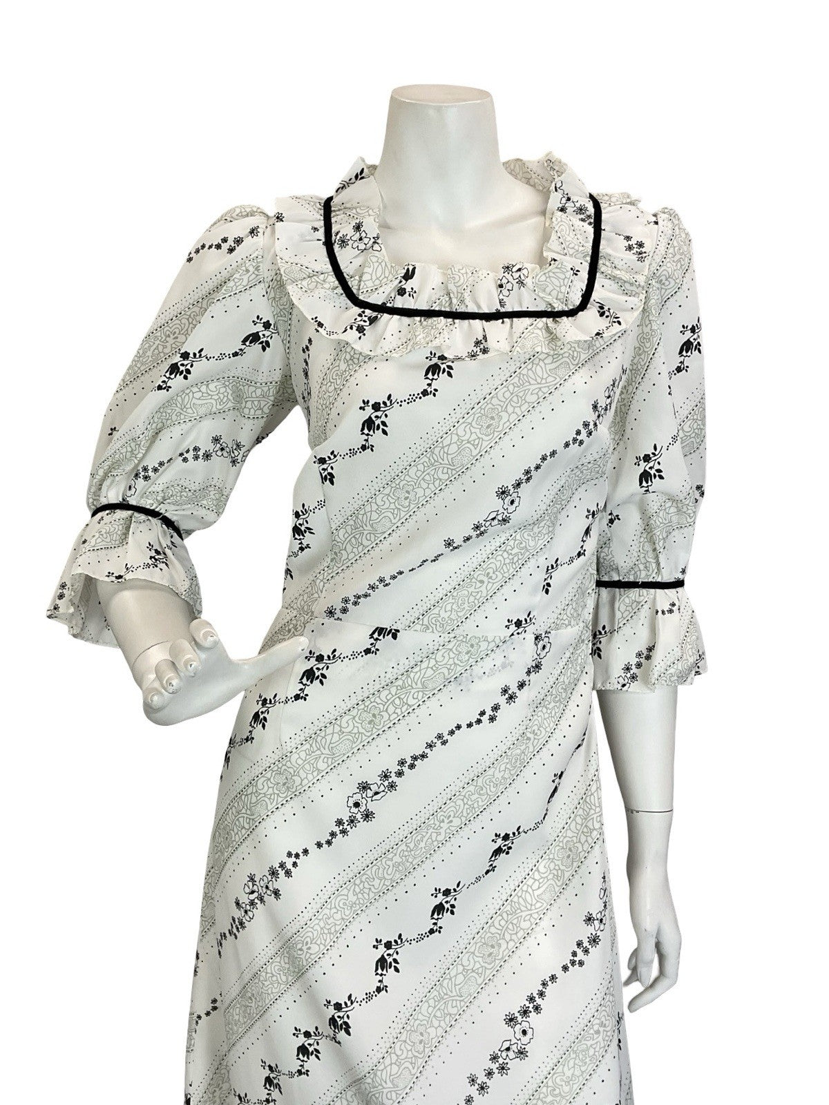 VTG 60S 70S BLACK WHITE GREY FLORAL STRIPE RUFFLE PRAIRIE COTTAGE MAXI DRESS 8
