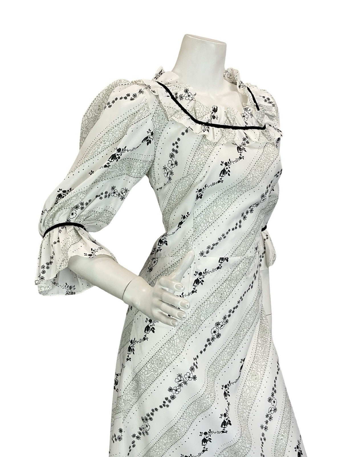 VTG 60S 70S BLACK WHITE GREY FLORAL STRIPE RUFFLE PRAIRIE COTTAGE MAXI DRESS 8