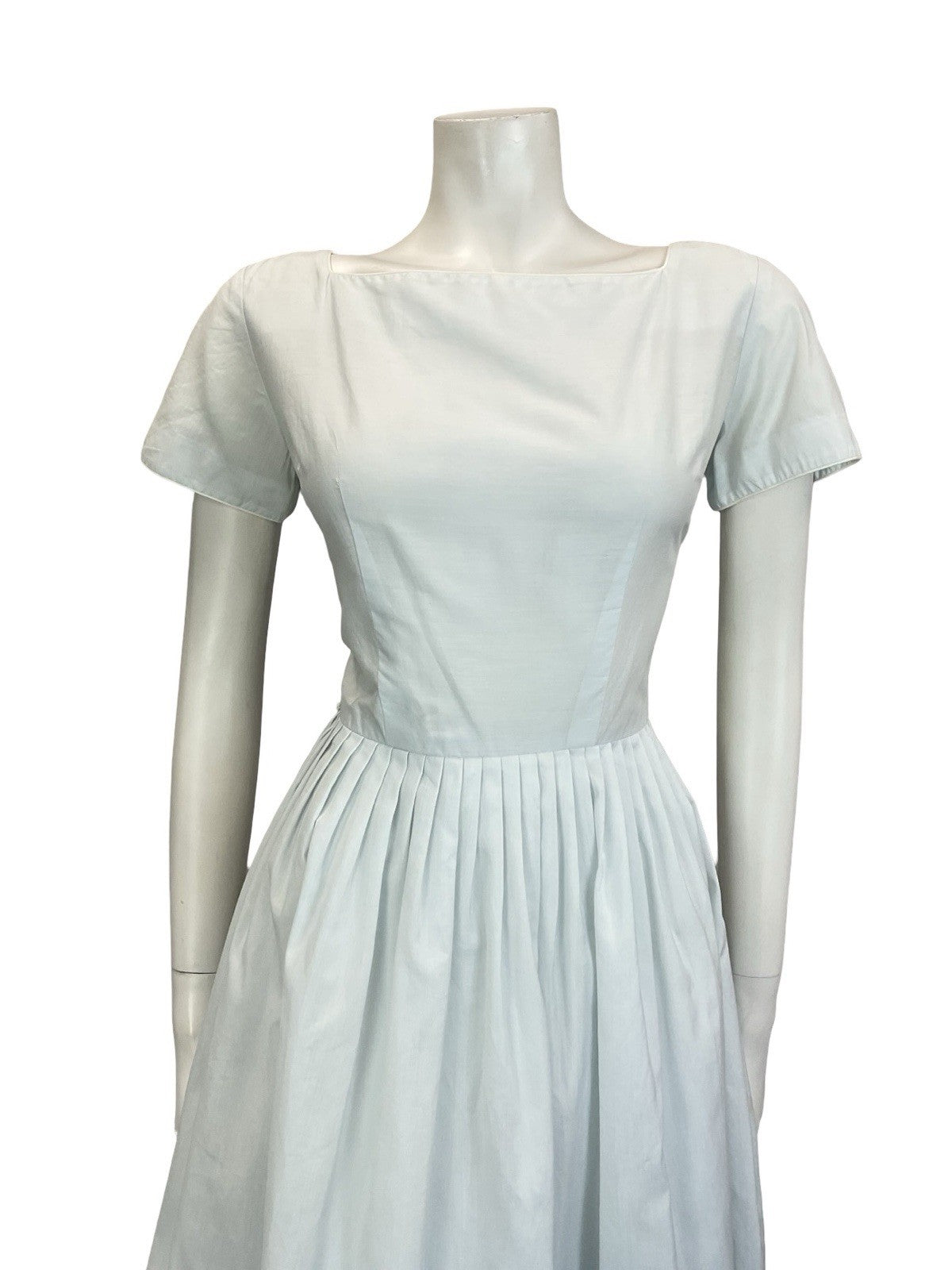 VTG 50s 60S PASTEL BLUE COTTON SQUARE NECK WHITE EMBROIDERED TEA DRESS8