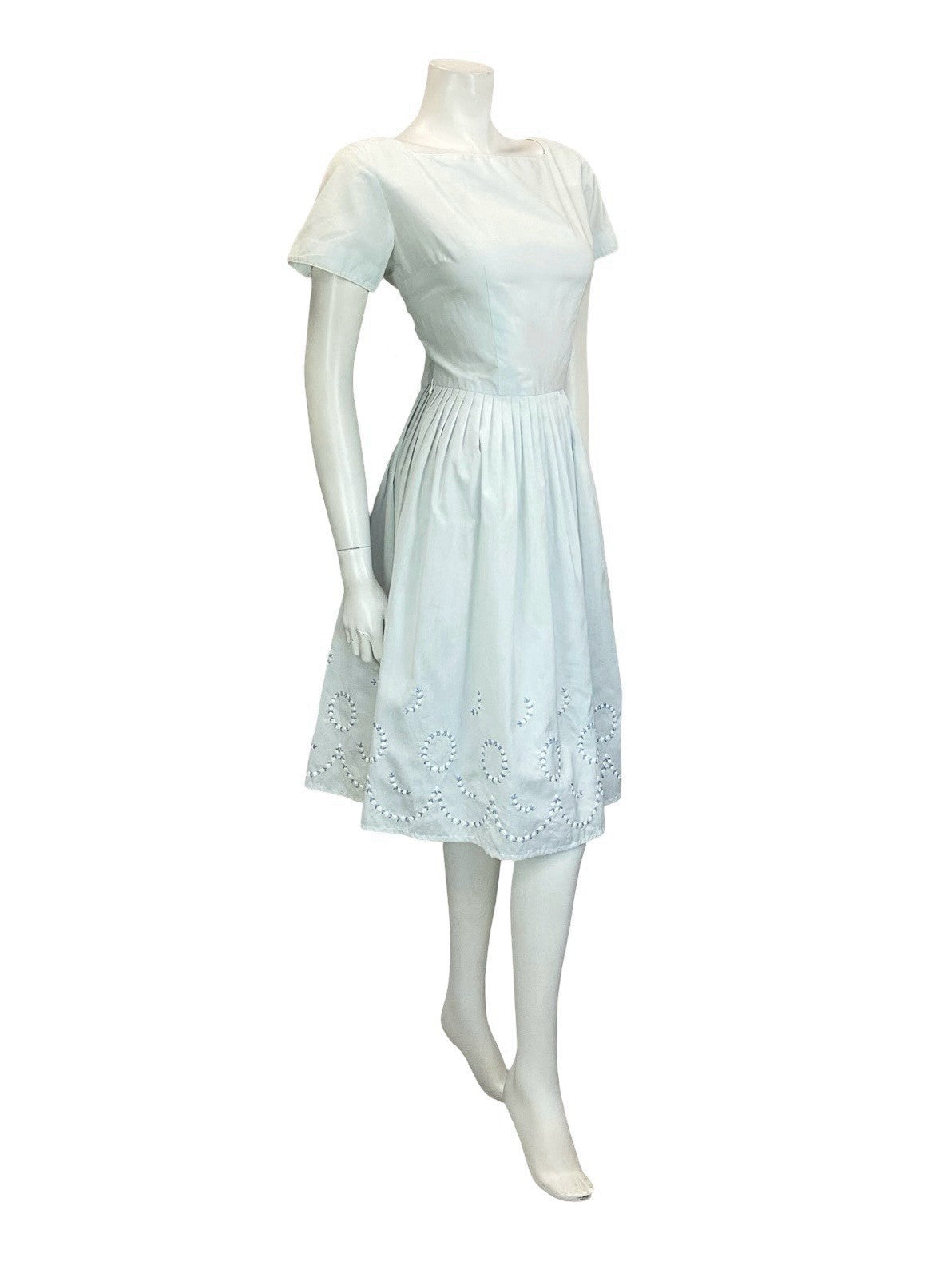 VTG 50s 60S PASTEL BLUE COTTON SQUARE NECK WHITE EMBROIDERED TEA DRESS8