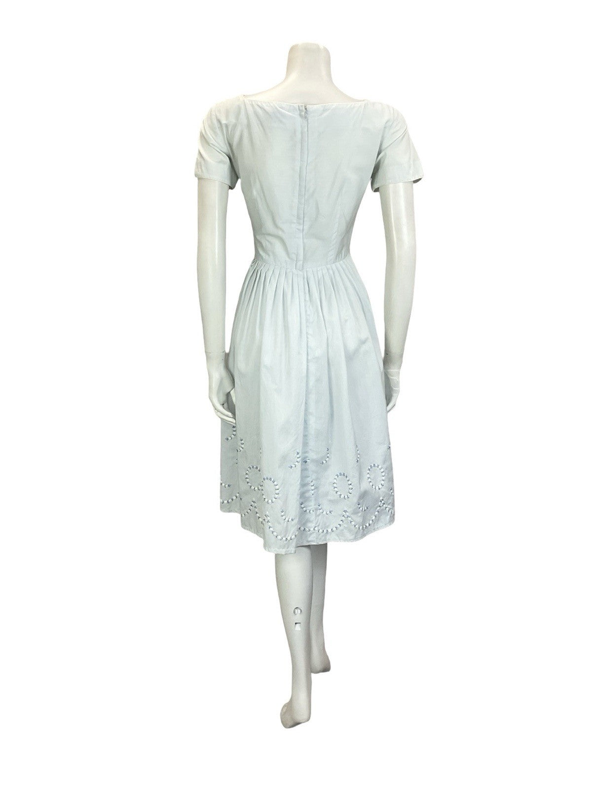 VTG 50s 60S PASTEL BLUE COTTON SQUARE NECK WHITE EMBROIDERED TEA DRESS8