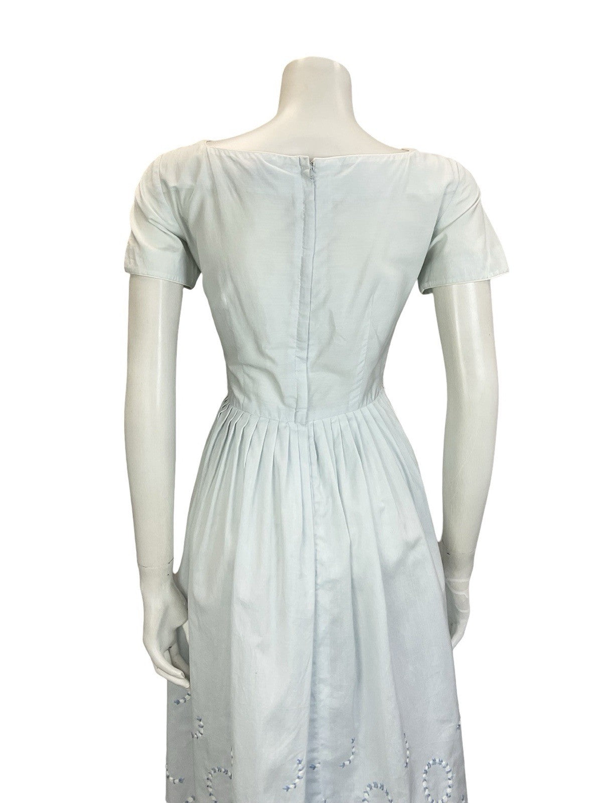 VTG 50s 60S PASTEL BLUE COTTON SQUARE NECK WHITE EMBROIDERED TEA DRESS8