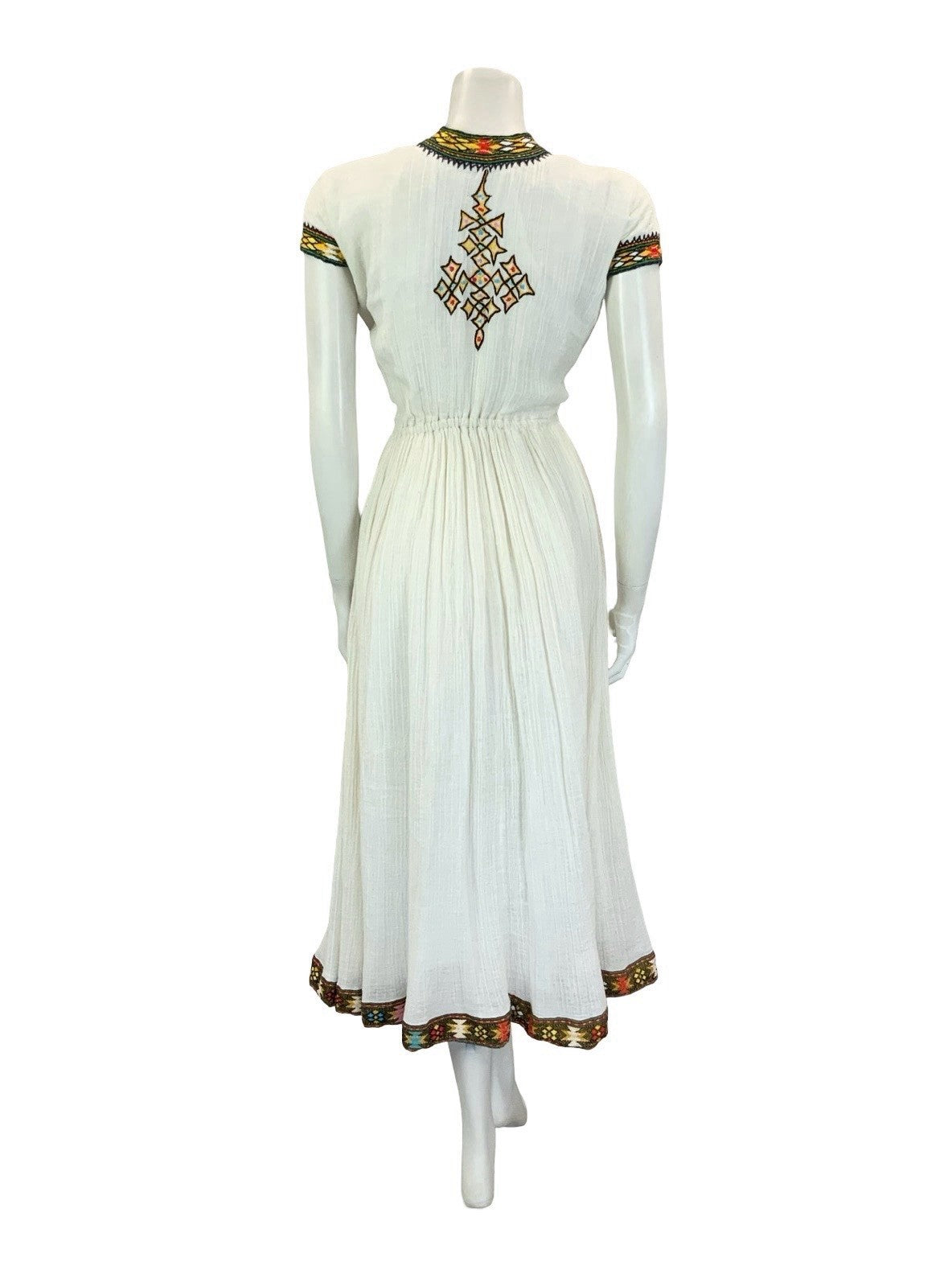 VTG 60S 70S WHITE BLACK GOLD MEDIEVAL FOLK TRADITIONAL EMBROIDERED DRESS 12 14 M