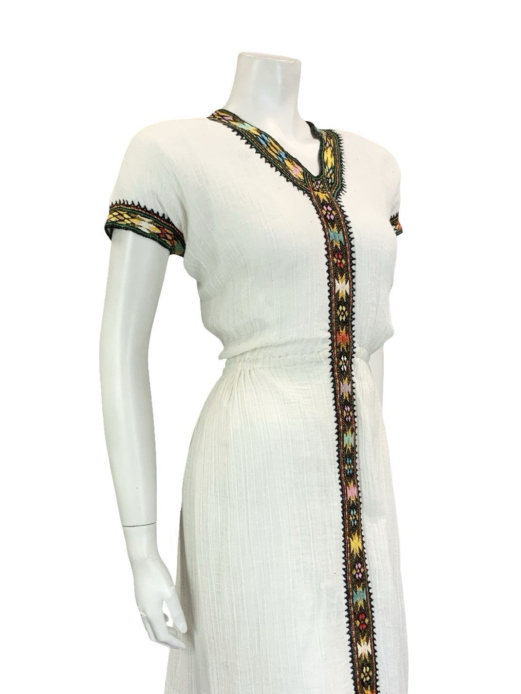 VTG 60S 70S WHITE BLACK GOLD MEDIEVAL FOLK TRADITIONAL EMBROIDERED DRESS 12 14 M