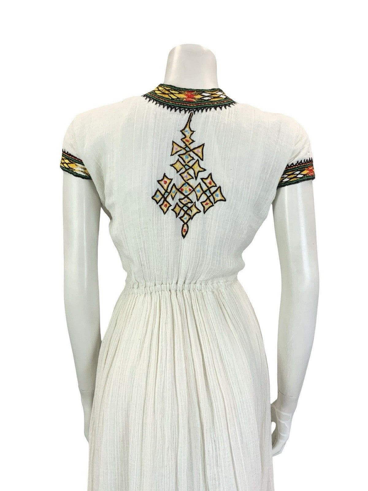 VTG 60S 70S WHITE BLACK GOLD MEDIEVAL FOLK TRADITIONAL EMBROIDERED DRESS 12 14 M