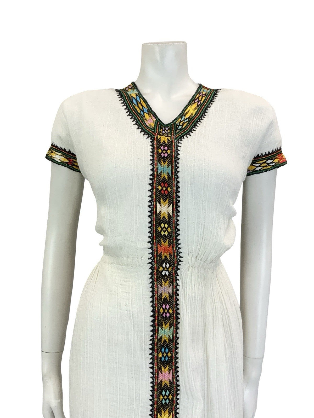 VTG 60S 70S WHITE BLACK GOLD MEDIEVAL FOLK TRADITIONAL EMBROIDERED DRESS 12 14 M