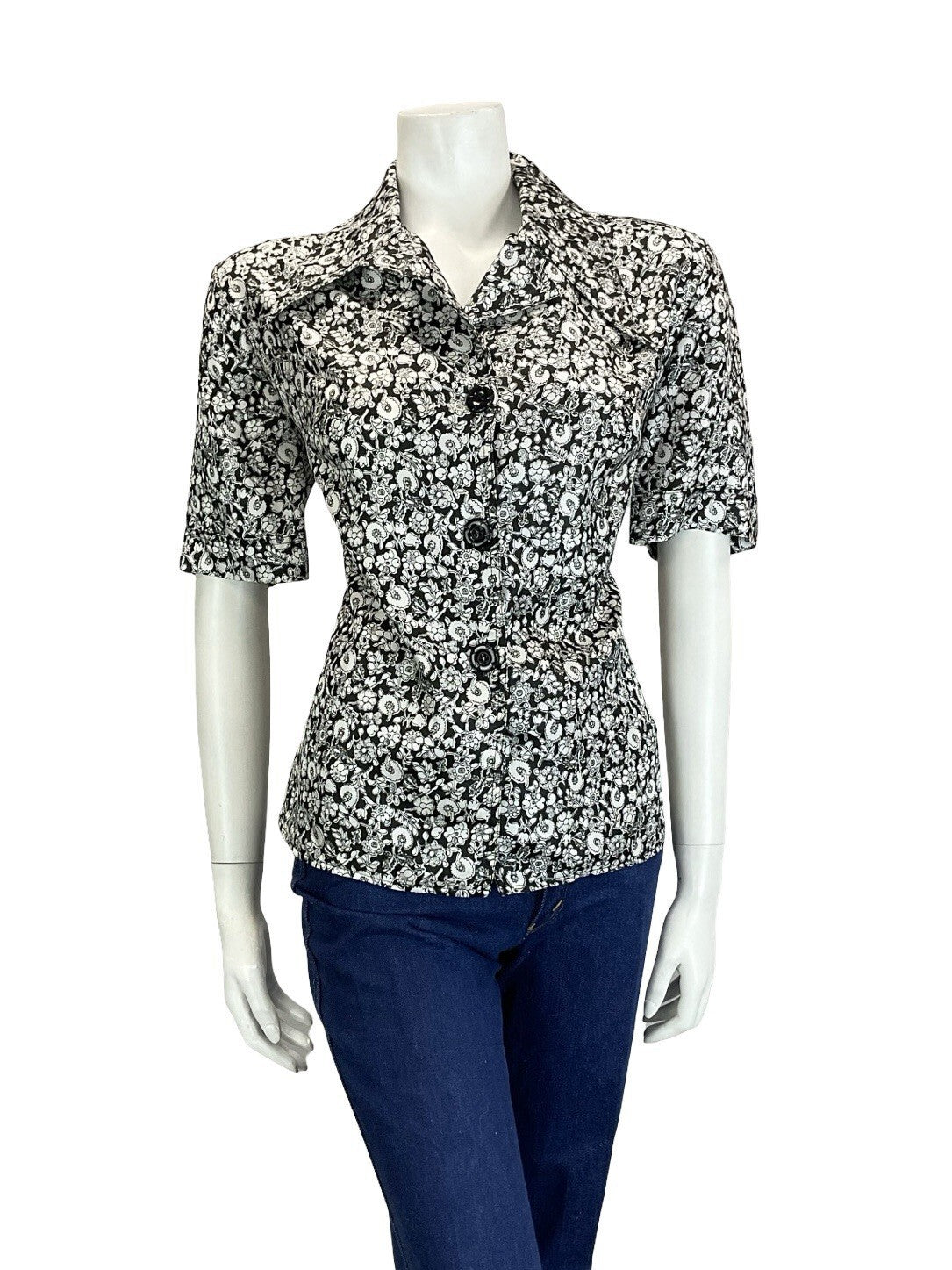 VTG 60S 70S BLACK WHITE ILLUSTRATIVE FLORAL NOTCH WING DAGGER COLLAR SHIRT 16