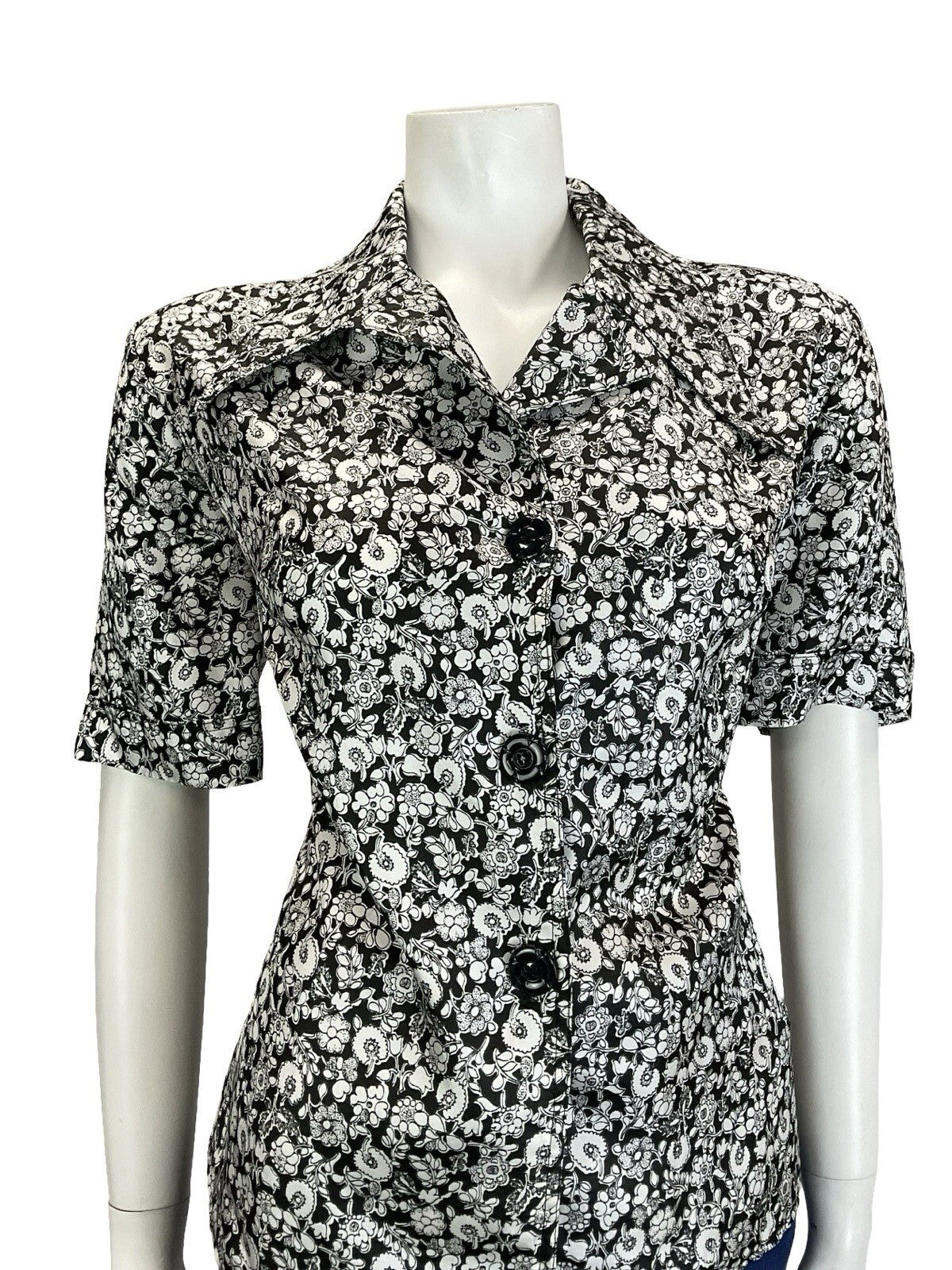 VTG 60S 70S BLACK WHITE ILLUSTRATIVE FLORAL NOTCH WING DAGGER COLLAR SHIRT 16