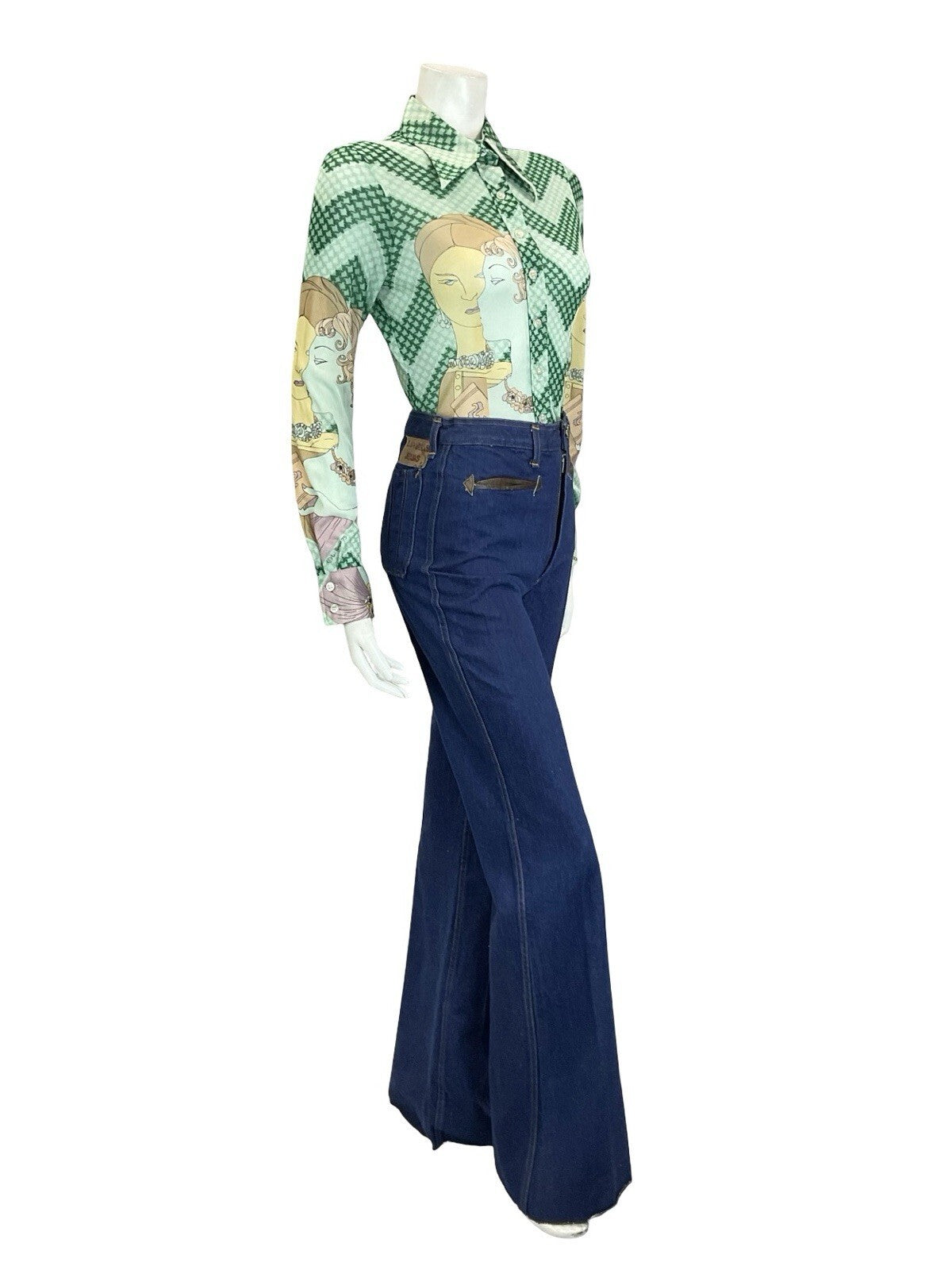VTG 60S 70S GREEN CREAM BLUE ART DECO ZIG ZAG WOMAN ILLUSTRATION DAGGER SHIRT 8