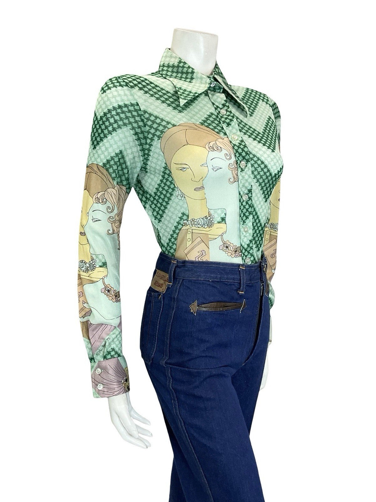 VTG 60S 70S GREEN CREAM BLUE ART DECO ZIG ZAG WOMAN ILLUSTRATION DAGGER SHIRT 8