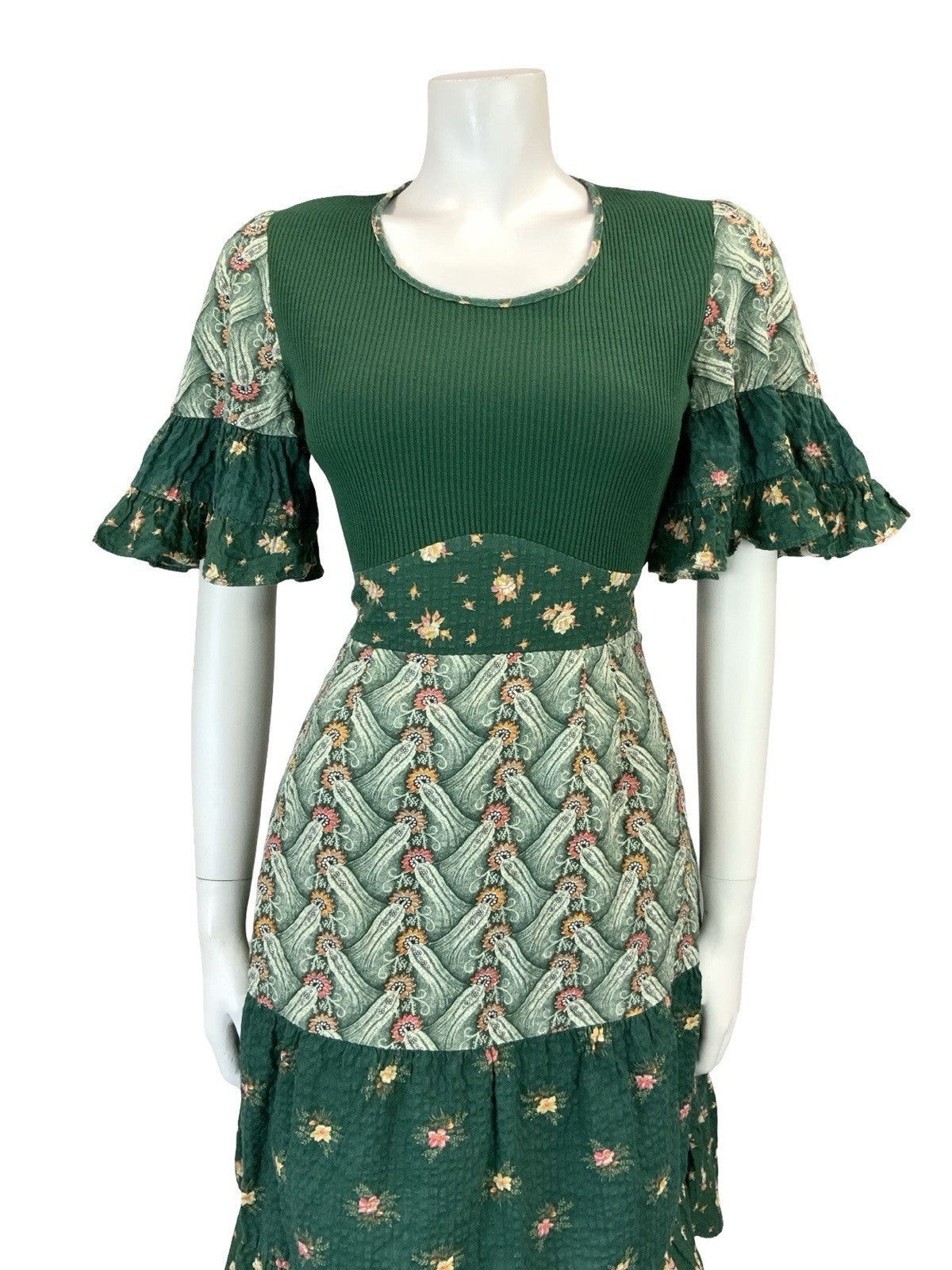 VTG 60S 70S GREEN PINK BEIGE FLORAL TIERED FLARE SLEEVE KNIT TIE WAIST DRESS 10