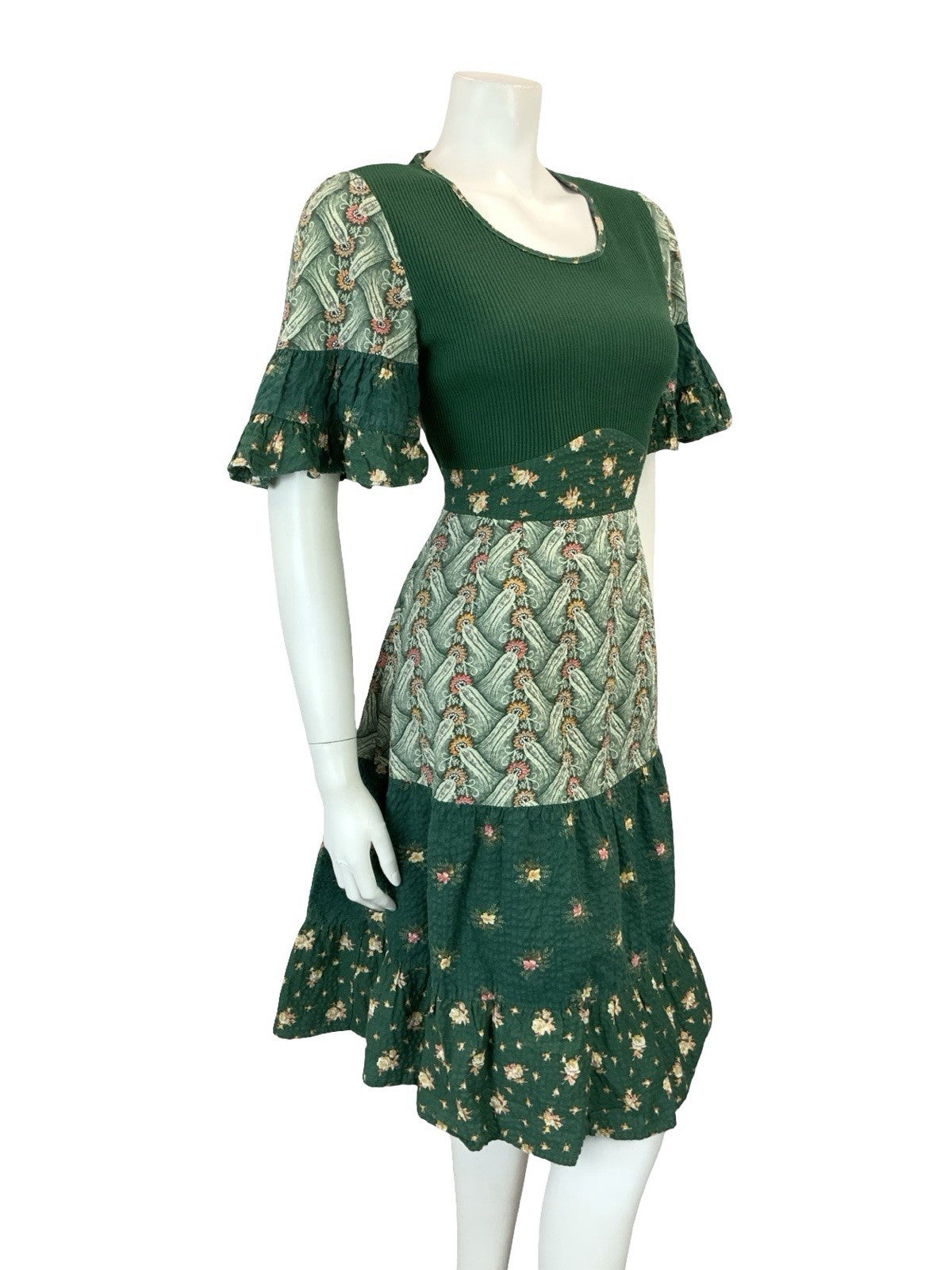 VTG 60S 70S GREEN PINK BEIGE FLORAL TIERED FLARE SLEEVE KNIT TIE WAIST DRESS 10