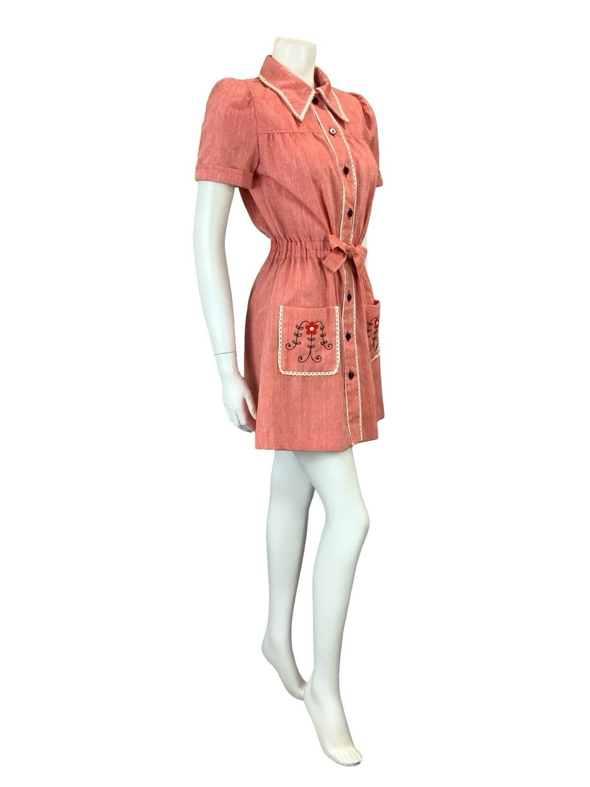 VTG 60S 70S RED WHITE BLACK EMBROIDERED COTTAGE TIE WAIST MINI SHIRT DRESS 10