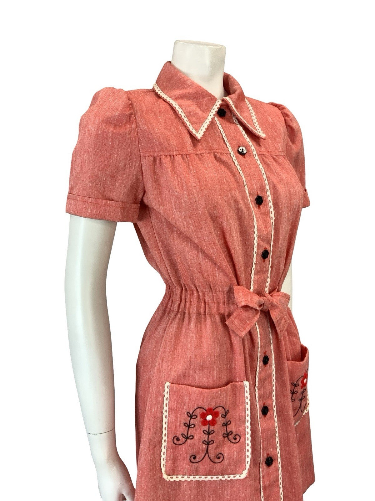 VTG 60S 70S RED WHITE BLACK EMBROIDERED COTTAGE TIE WAIST MINI SHIRT DRESS 10
