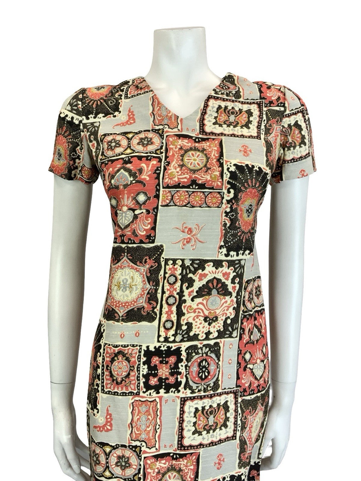 VTG 60S 70S BLACK GREY RED CREAM BAROQUE TILE MOD GEOMETRIC SHIFT V NECK DRESS 8