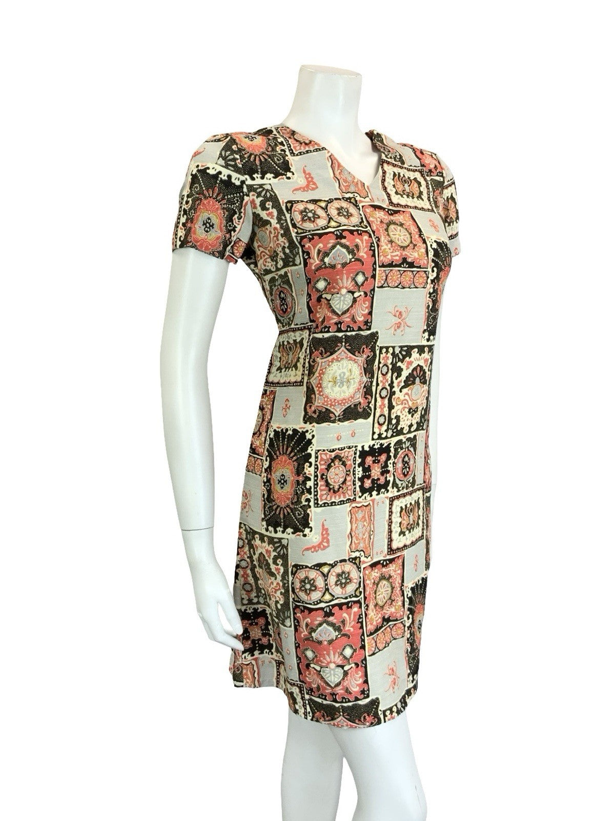 VTG 60S 70S BLACK GREY RED CREAM BAROQUE TILE MOD GEOMETRIC SHIFT V NECK DRESS 8