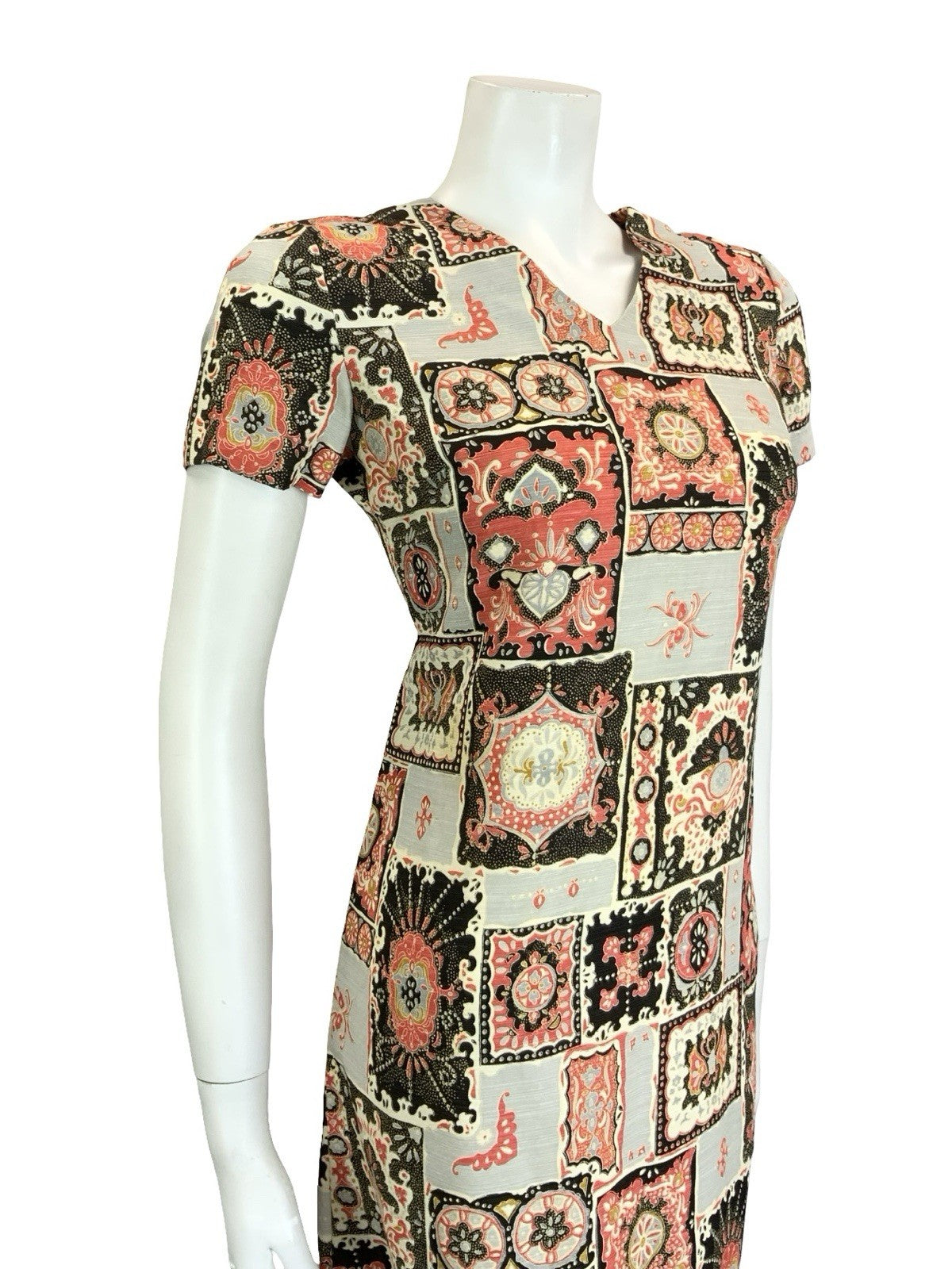 VTG 60S 70S BLACK GREY RED CREAM BAROQUE TILE MOD GEOMETRIC SHIFT V NECK DRESS 8