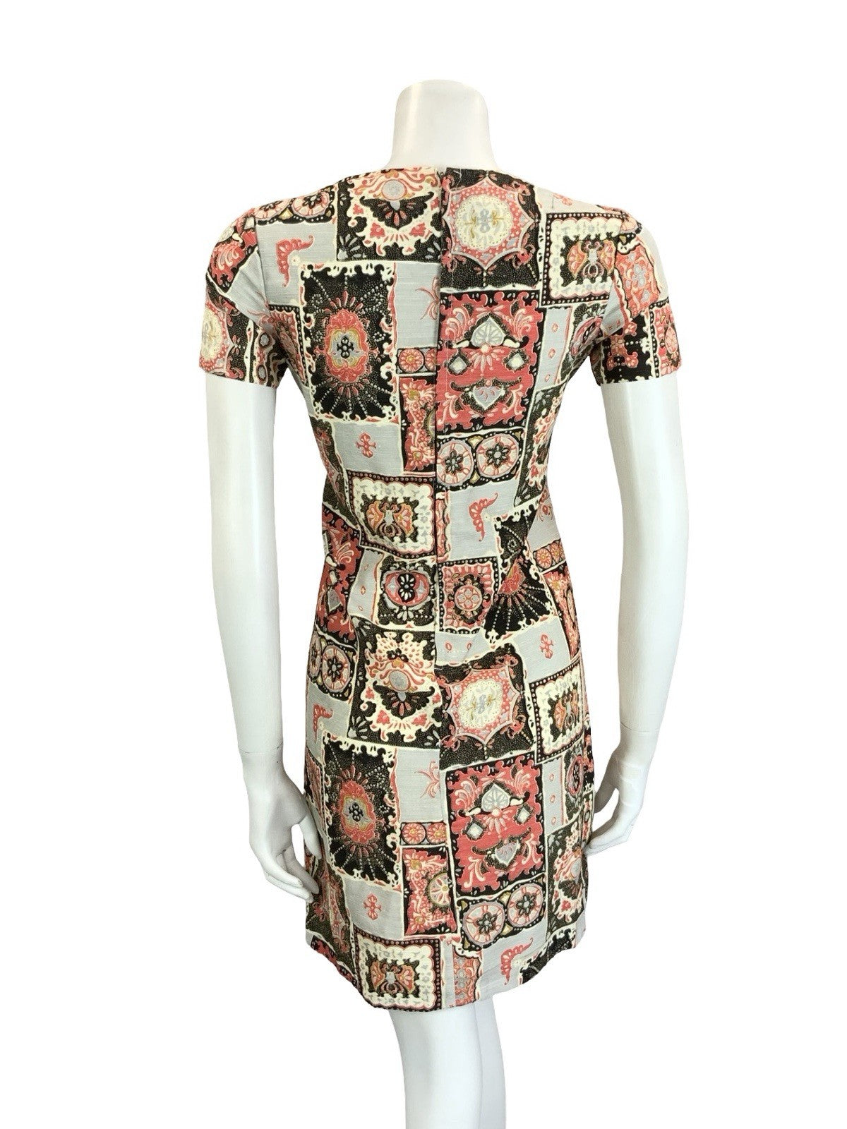 VTG 60S 70S BLACK GREY RED CREAM BAROQUE TILE MOD GEOMETRIC SHIFT V NECK DRESS 8