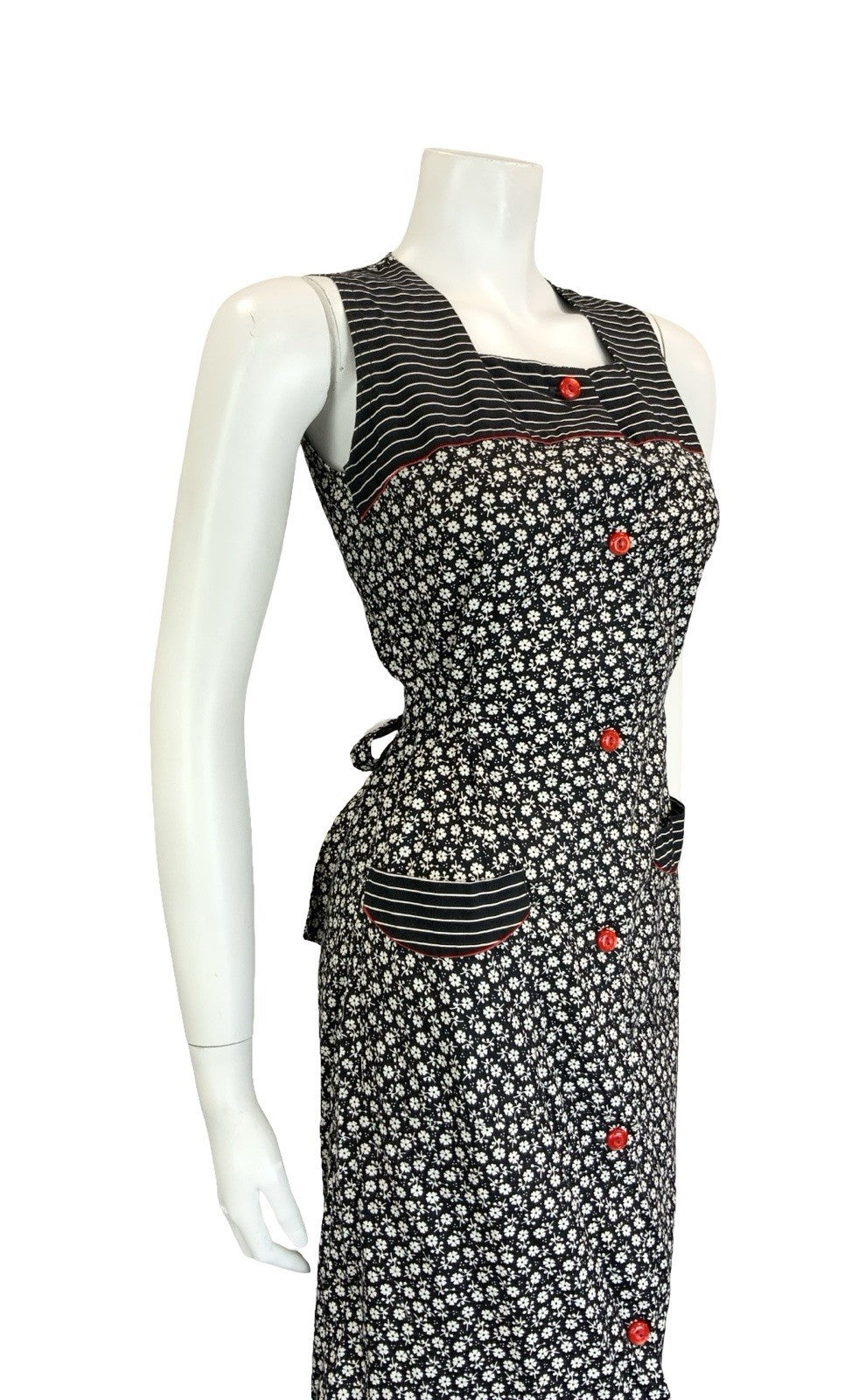 VTG 60S 70S BLACK WHITE RED FLORAL STRIPED COTTAGE TIE WAIST APRON SUN DRESS 10