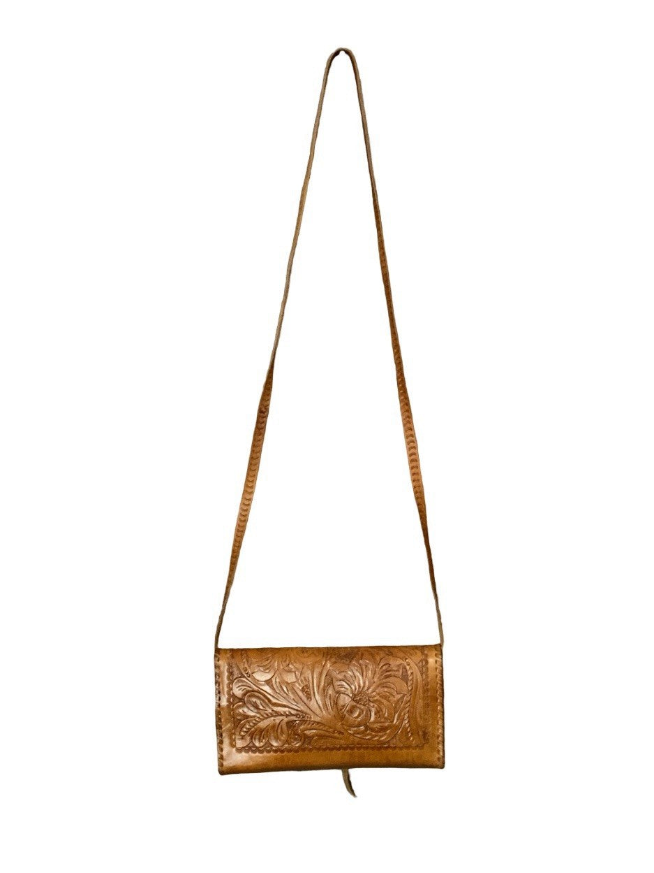 VTG 70S TAN BROWN LEATHER BOHO FLORAL EMBOSSED CUBA WHIP STITCH CROSS BODY BAG