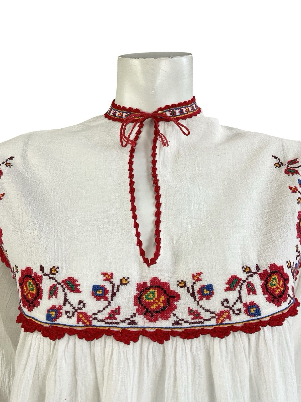 VTG 70S WHITE COTTON RED EMBROIDERED FLORAL CROSS STITCH FOLK SMOCK TOP 12 10