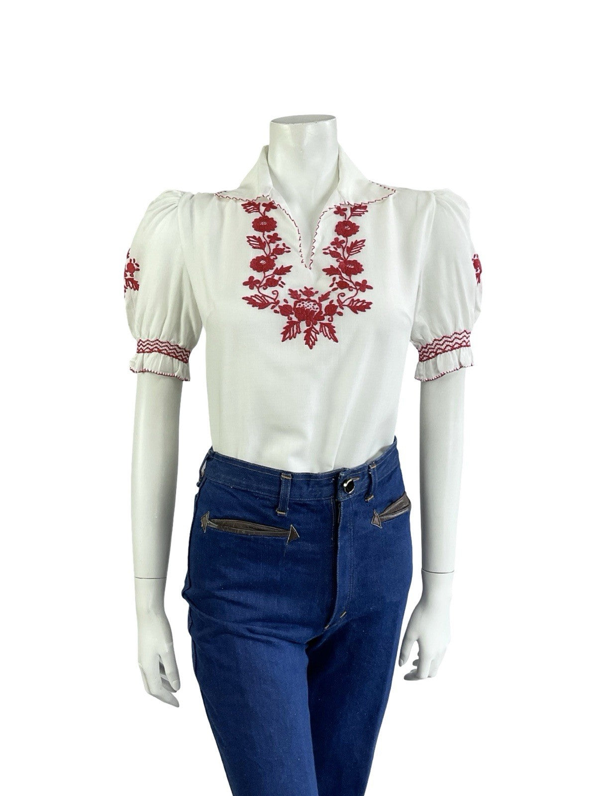 VTG 70S WHITE RED COTTON FOLK FLORAL EMBROIDERED PUFF SLEEVE OPEN COLLAR TOP 10