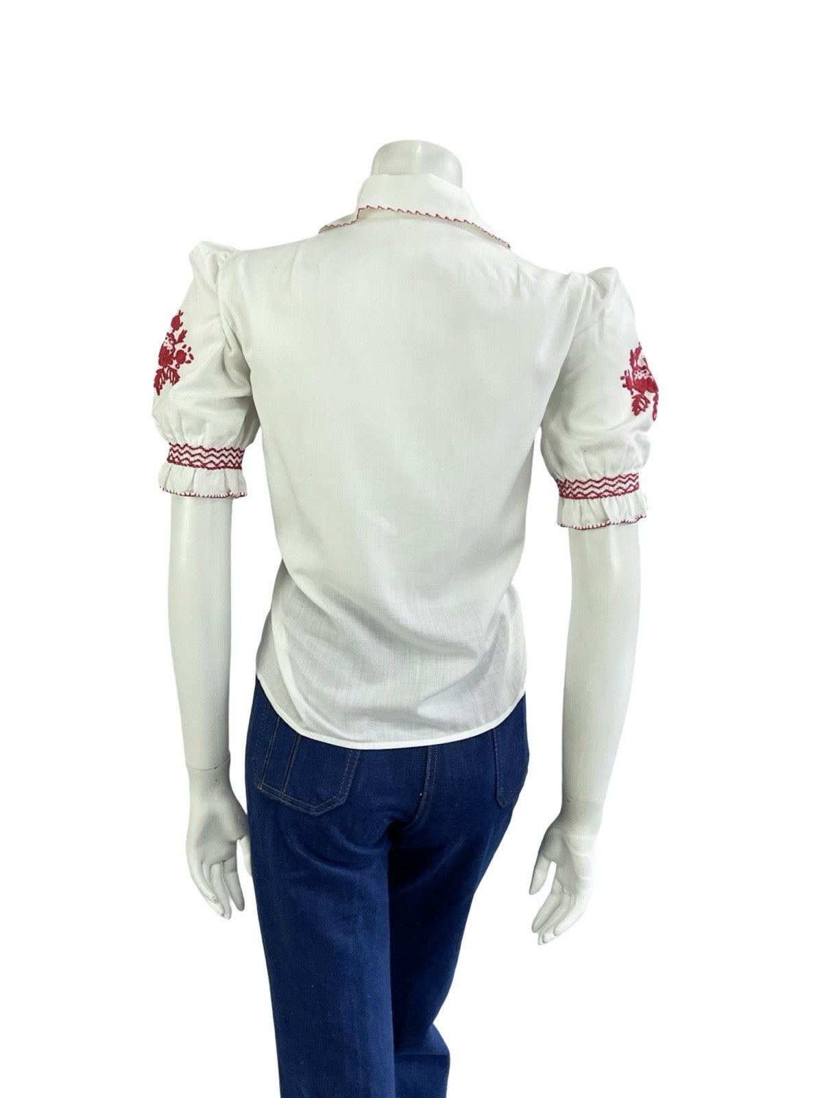 VTG 70S WHITE RED COTTON FOLK FLORAL EMBROIDERED PUFF SLEEVE OPEN COLLAR TOP 10