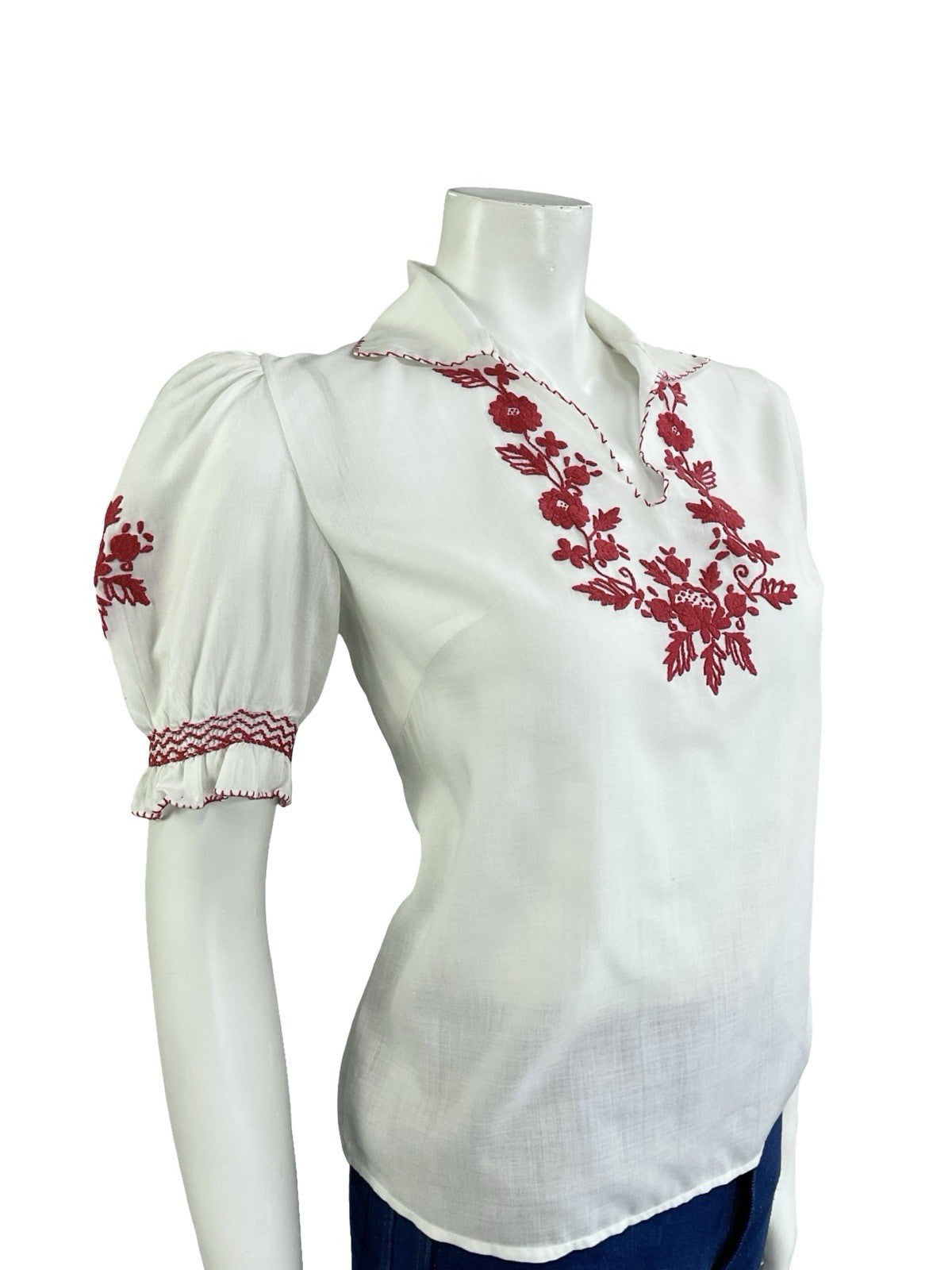 VTG 70S WHITE RED COTTON FOLK FLORAL EMBROIDERED PUFF SLEEVE OPEN COLLAR TOP 10