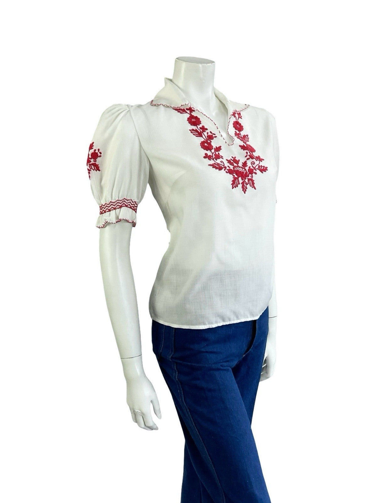VTG 70S WHITE RED COTTON FOLK FLORAL EMBROIDERED PUFF SLEEVE OPEN COLLAR TOP 10