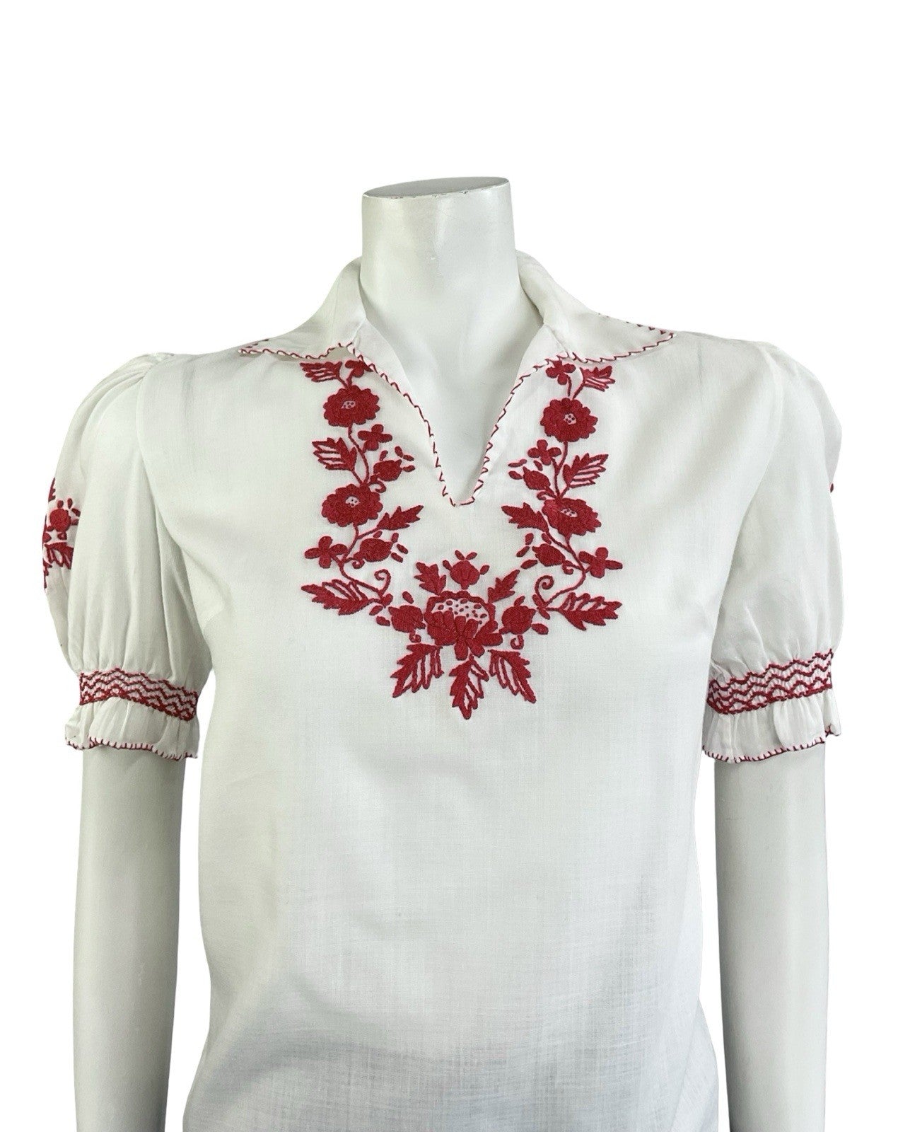 VTG 70S WHITE RED COTTON FOLK FLORAL EMBROIDERED PUFF SLEEVE OPEN COLLAR TOP 10