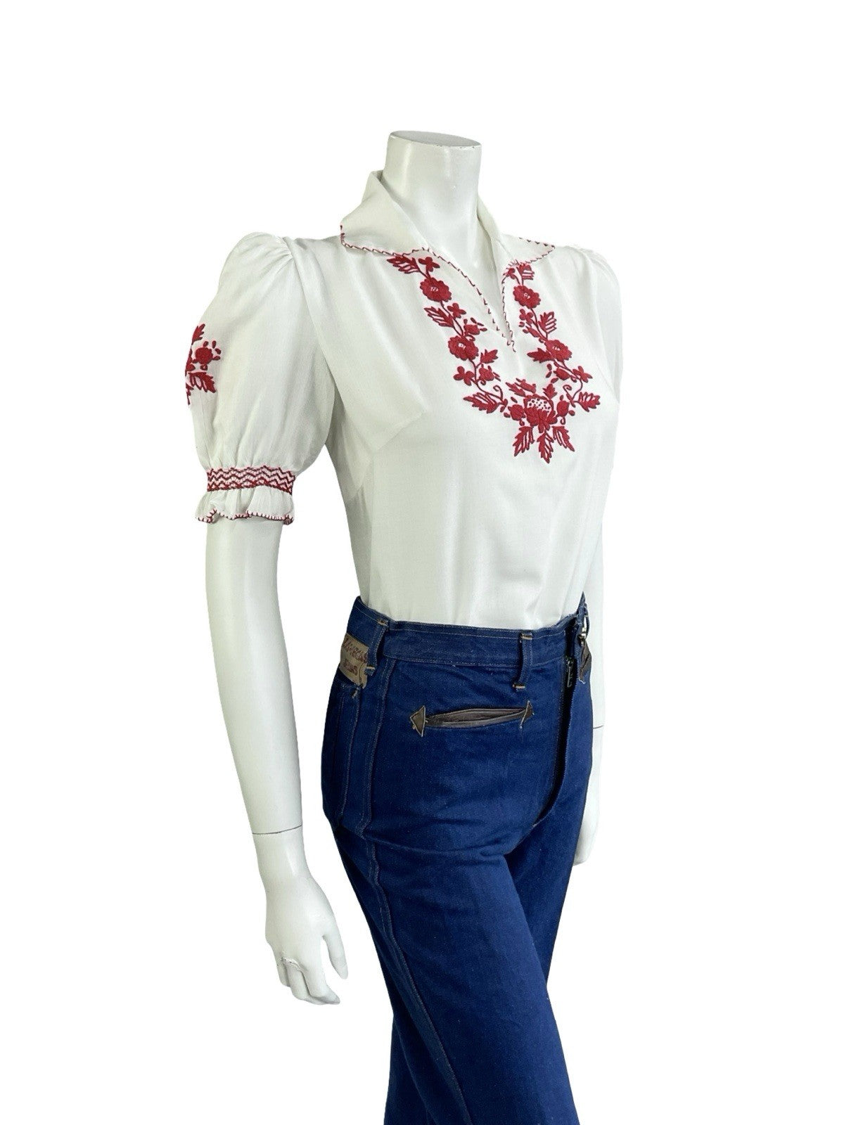 VTG 70S WHITE RED COTTON FOLK FLORAL EMBROIDERED PUFF SLEEVE OPEN COLLAR TOP 10