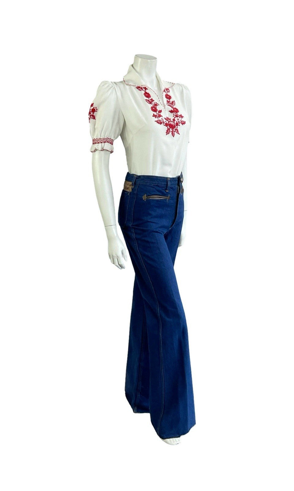 VTG 70S WHITE RED COTTON FOLK FLORAL EMBROIDERED PUFF SLEEVE OPEN COLLAR TOP 10