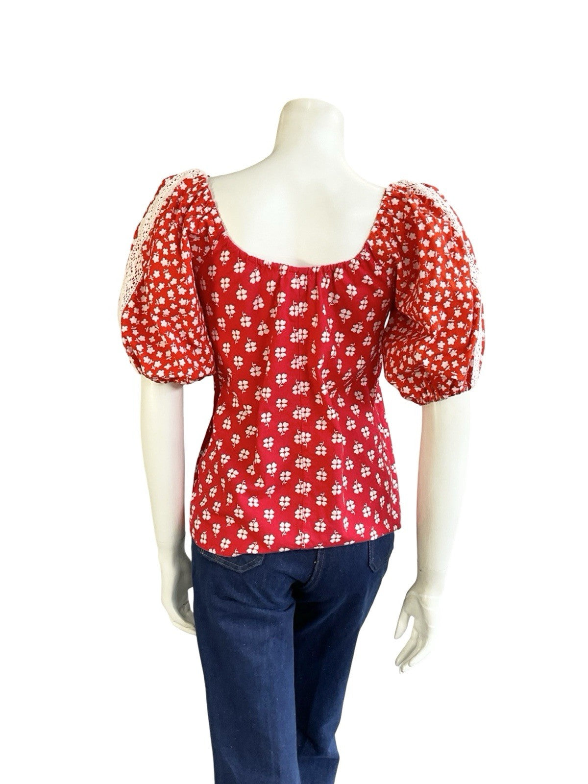 VTG 70S RED WHITE FLORAL CROCHET COTTAGE PUFF SLEEVE TIE NECK BLOUSE 6 XS